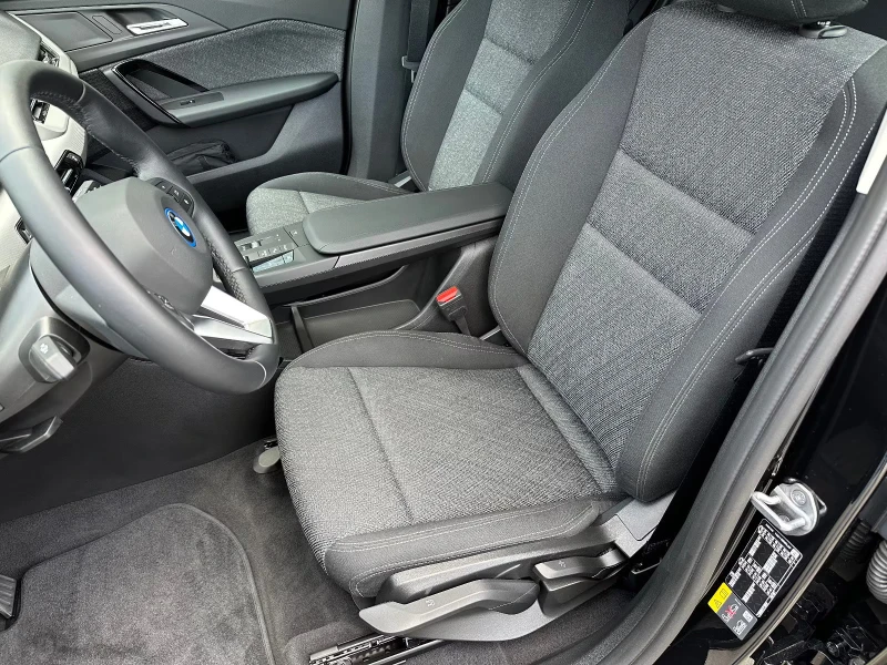 BMW iX1 xDrive30/313HP/M-SPORT/HUD/CAM/NAVI/LED/CPLAY/256g, снимка 9 - Автомобили и джипове - 51579843