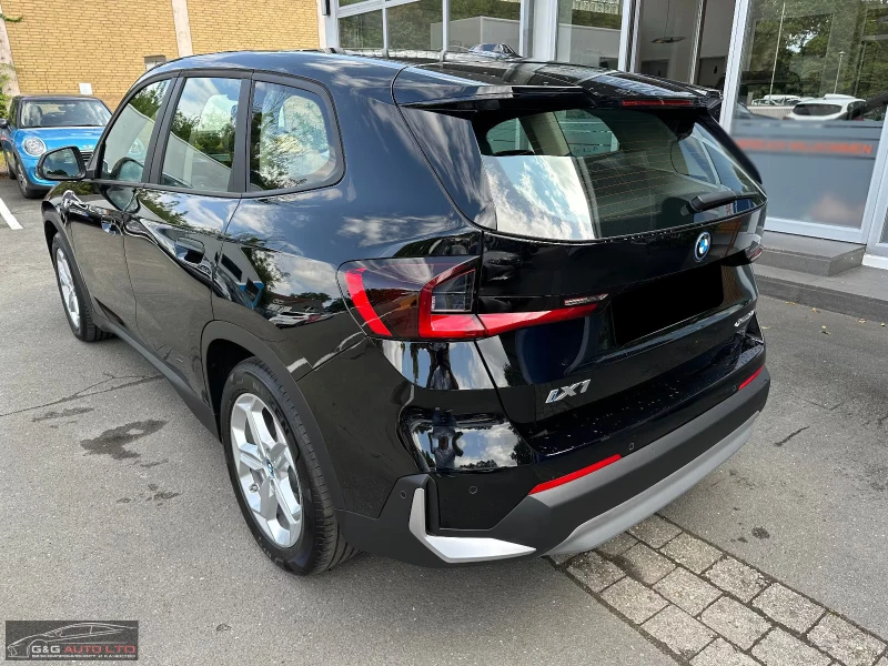 BMW iX1 xDrive30/313HP/M-SPORT/HUD/CAM/NAVI/LED/CPLAY/256g, снимка 4 - Автомобили и джипове - 51579843