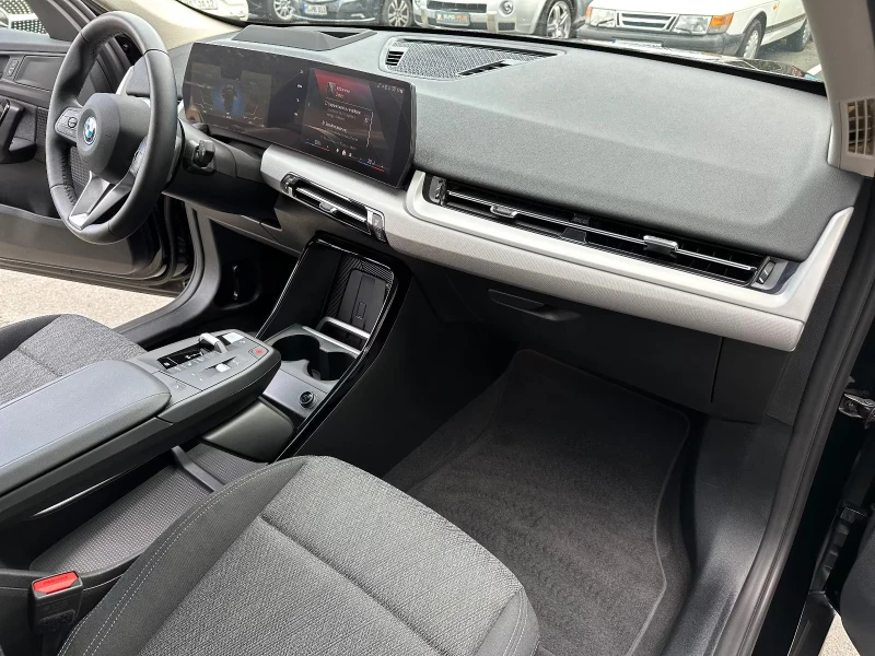 BMW iX1 xDrive30/313HP/M-SPORT/HUD/CAM/NAVI/LED/CPLAY/256g, снимка 15 - Автомобили и джипове - 51579843