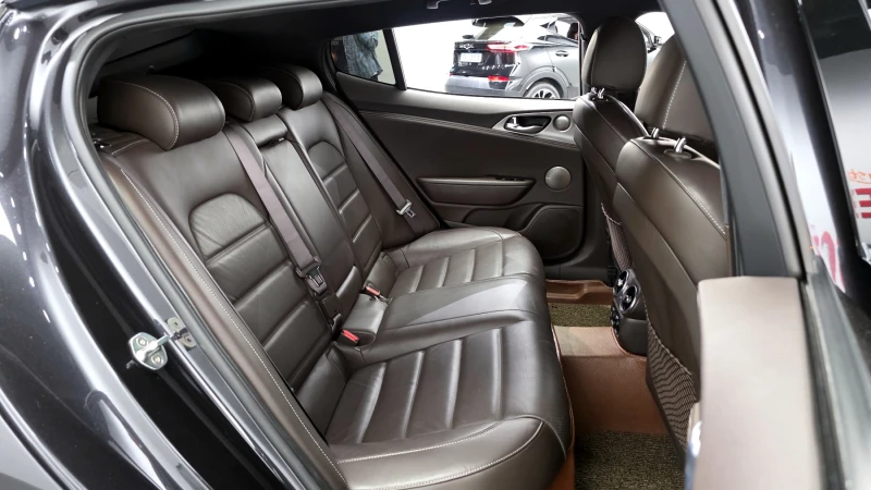 Kia Stinger 3.3T 2WD GT autogeorge.com, снимка 11 - Автомобили и джипове - 52133957