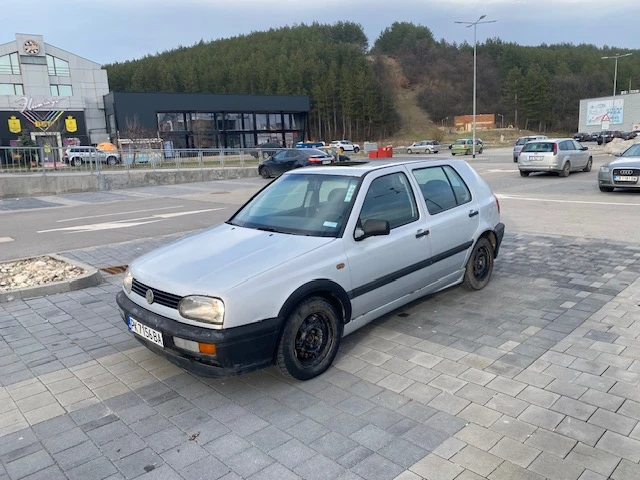 VW Golf 1, 9 90кс хечбек, снимка 2 - Автомобили и джипове - 49468824