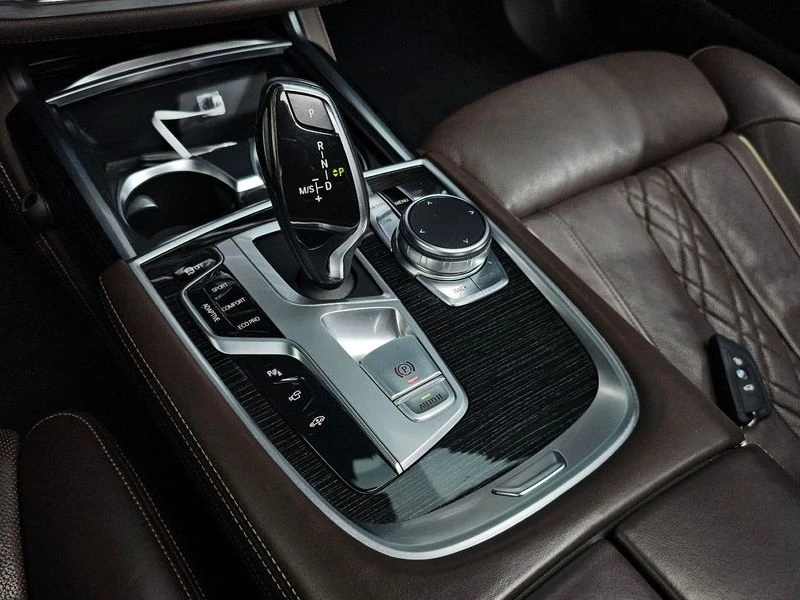 BMW 740 740d xDrive M Sport| 320к.с.| ВКЛ.ТЕХНОТЕСТ, снимка 9 - Автомобили и джипове - 55608603