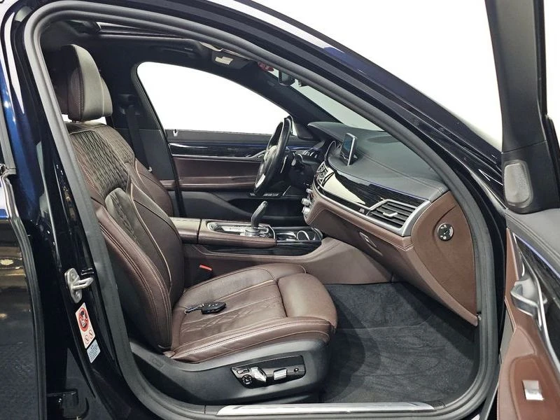 BMW 740 740d xDrive M Sport| 320к.с.| ВКЛ.ТЕХНОТЕСТ, снимка 11 - Автомобили и джипове - 55608603