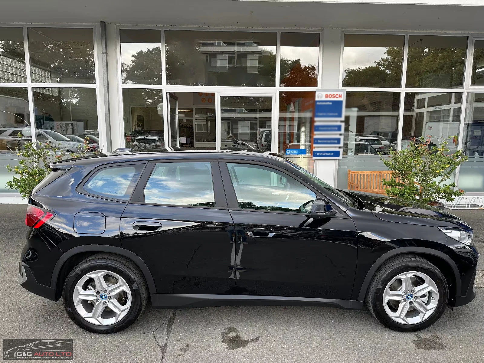BMW iX1 xDrive30/313HP/M-SPORT/HUD/CAM/NAVI/LED/CPLAY/256g - изображение 6