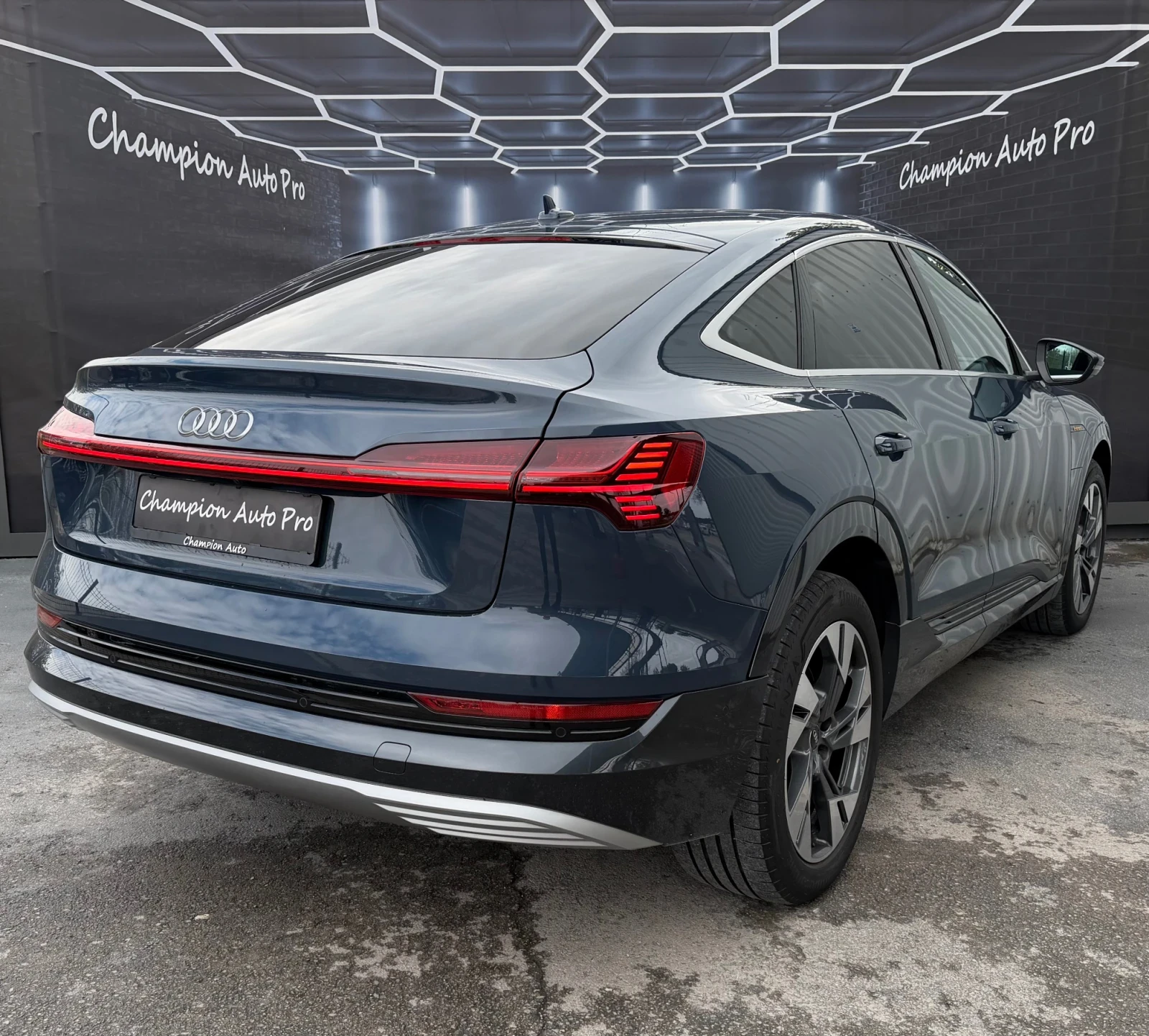 Audi E-Tron 55/Sportback/S-Line/Pano/Hud/360* /, снимка 6 - Автомобили и джипове - 53819829