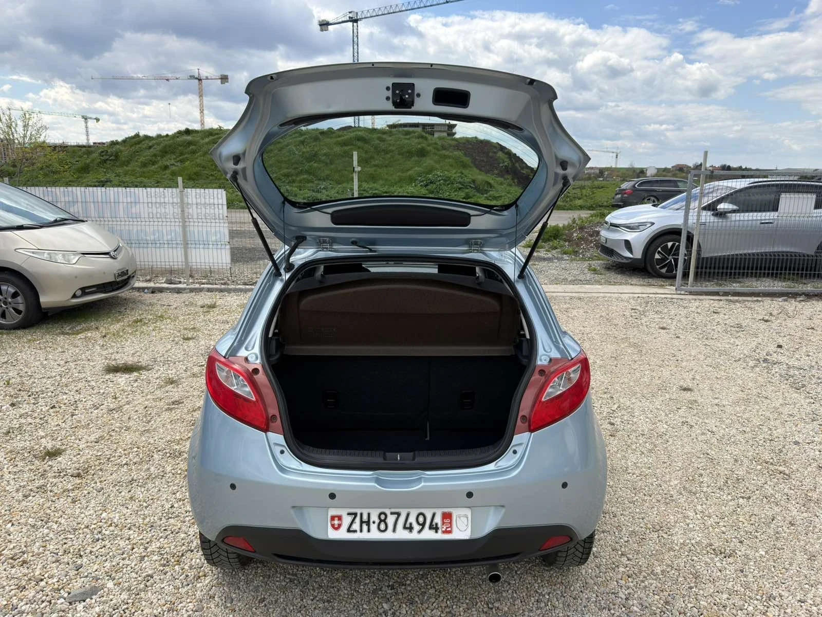Mazda 2 1.5i Automat, снимка 8 - Автомобили и джипове - 54296963