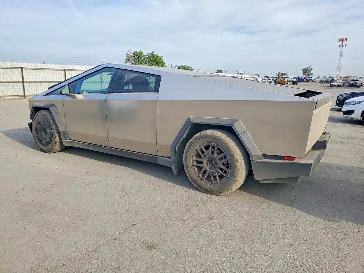 Tesla Cybertruck AWD DUAL MOTOR | Mobile.bg � ����������� 4