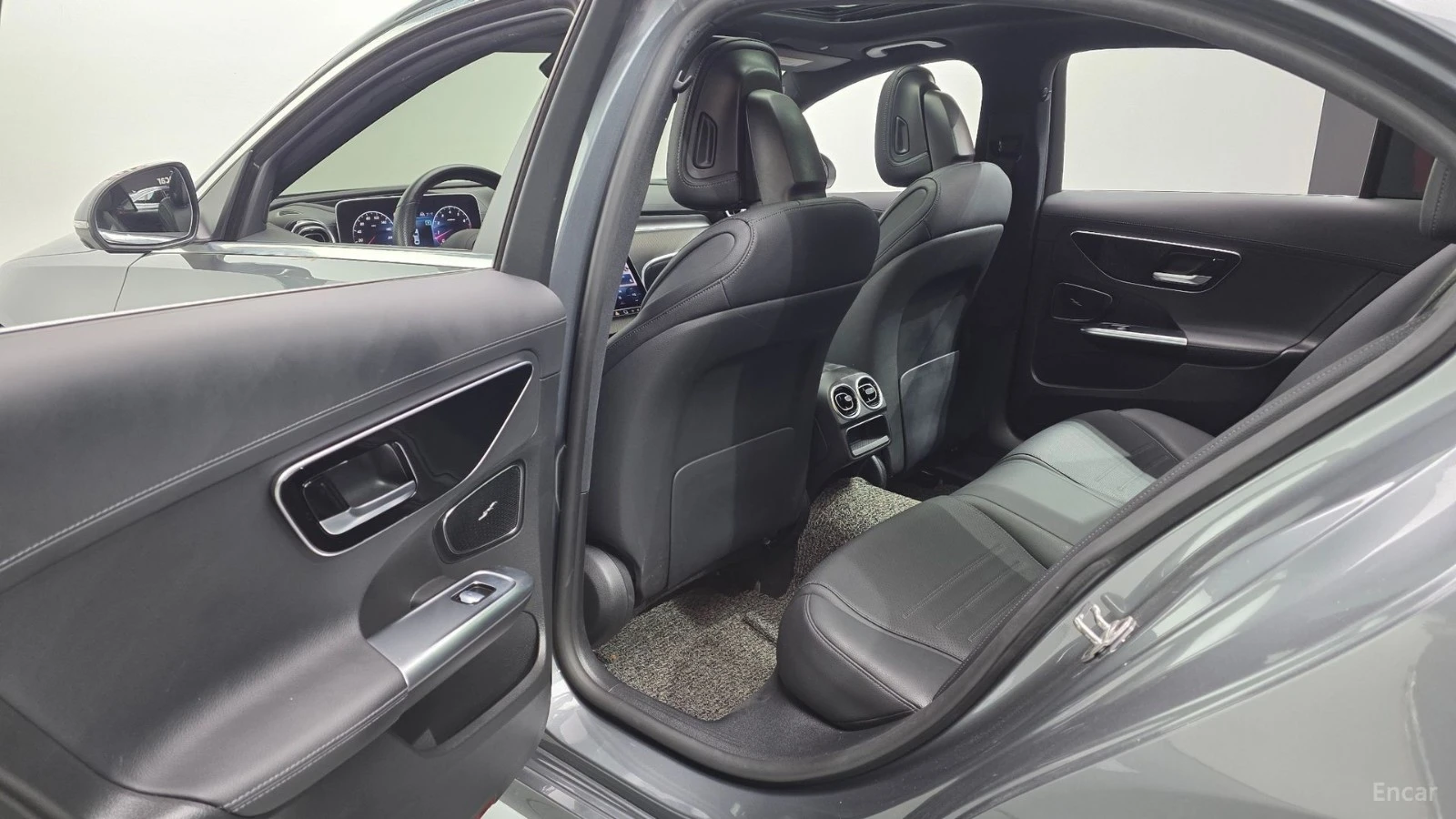 Mercedes-Benz C 300 4MATIC/DRIVE-ASSISTS/360CAMERA/SUNROOF/BURMESTER, снимка 14 - Автомобили и джипове - 55688085