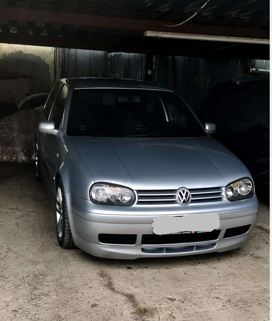 VW Golf Голф 4 юбилеен 25 години ГТИ, снимка 2 - Автомобили и джипове - 55960679