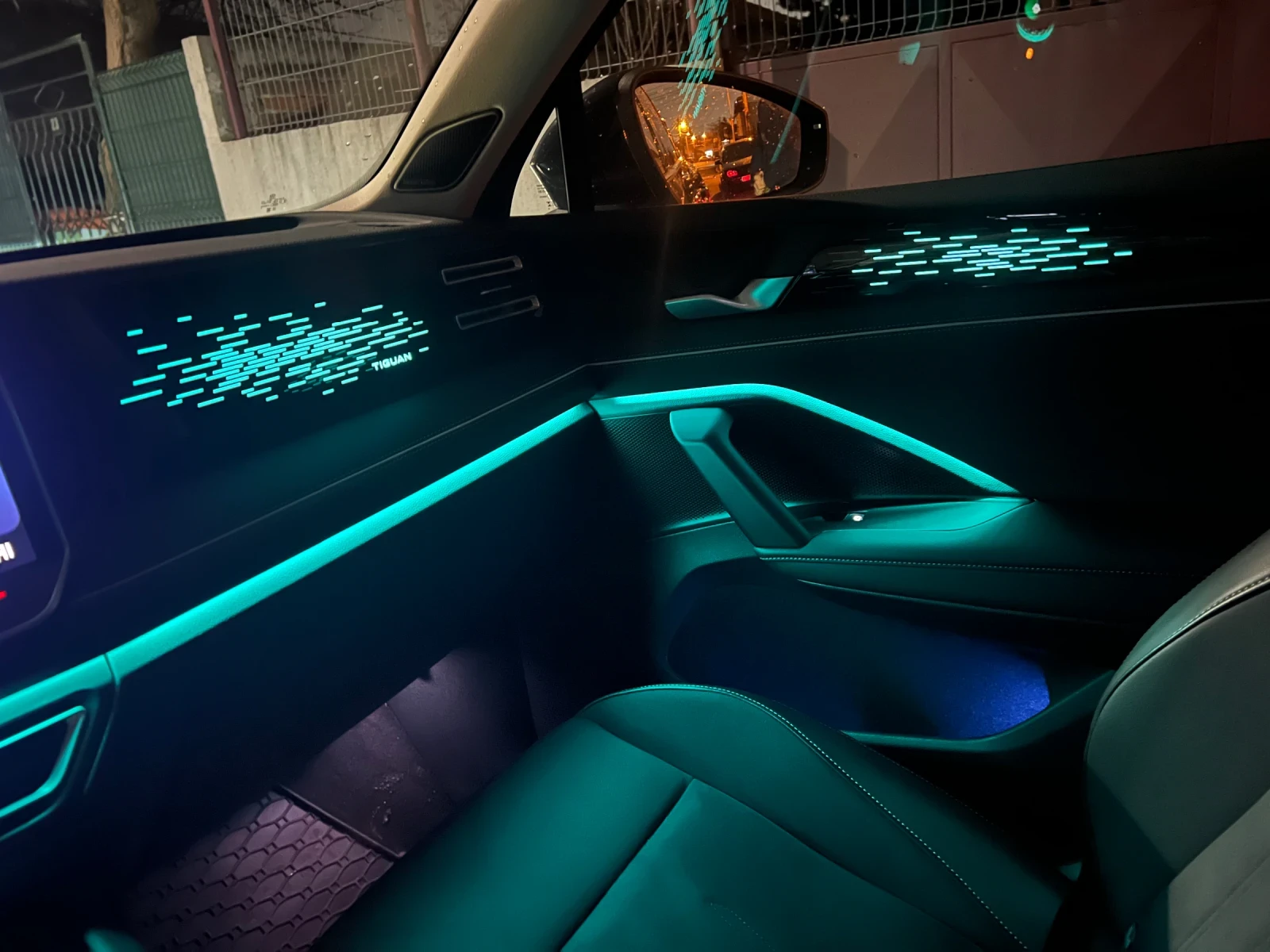 VW Tiguan eTSI Elegance/ Harman Kardon, снимка 11 - Автомобили и джипове - 53695818