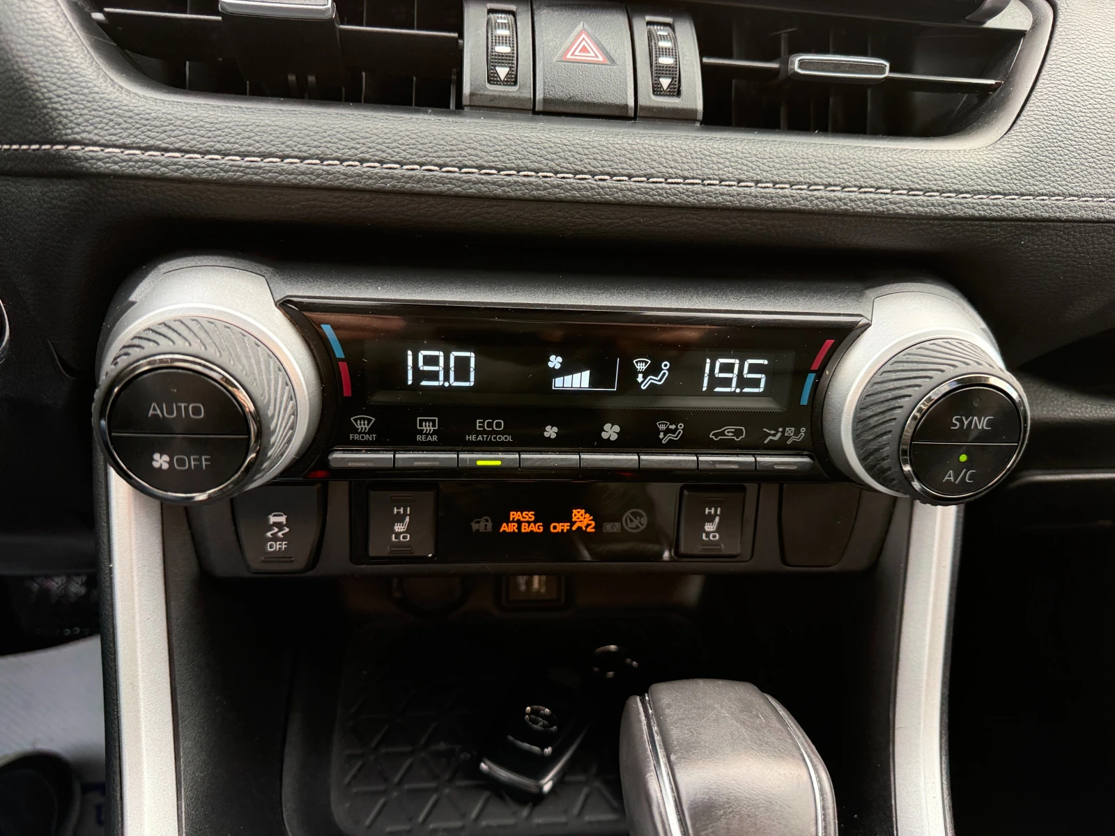 Toyota Rav4 * * CARFAX * * АВТО КРЕДИТ * * Цена до БГ * * , снимка 14 - Автомобили и джипове - 54599209