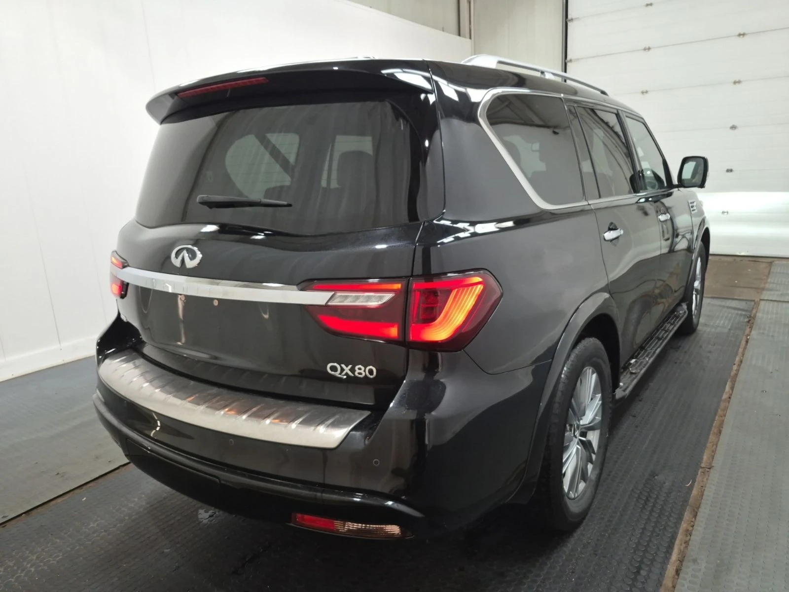 Infiniti QX80 * LUXE 8 PASSENGER AWD * CARFAX * ��� ������������ | Mobile.bg � ����������� 3