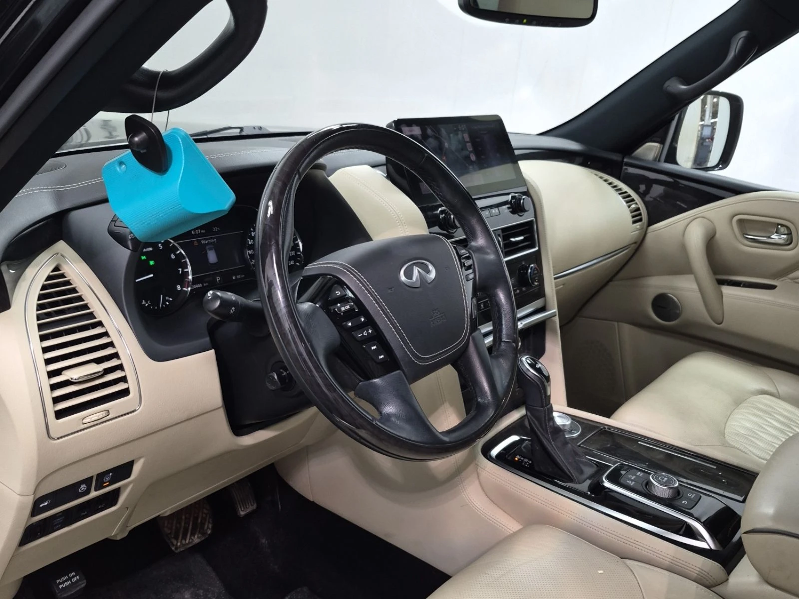 Infiniti QX80 * LUXE 8 PASSENGER AWD * CARFAX * ��� ������������ | Mobile.bg � ����������� 10