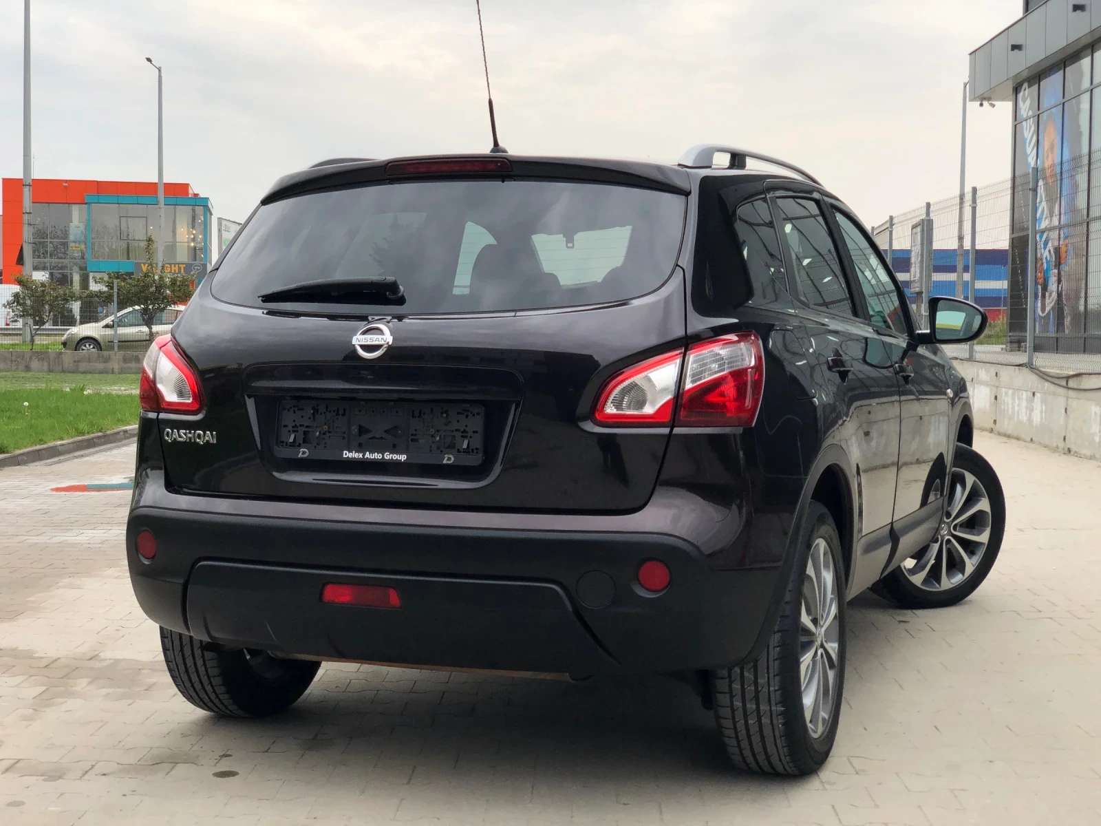 Nissan Qashqai 2.0i Facelift Tekna* Пълна Сервизна История* Кожа, снимка 2 - Автомобили и джипове - 55086173