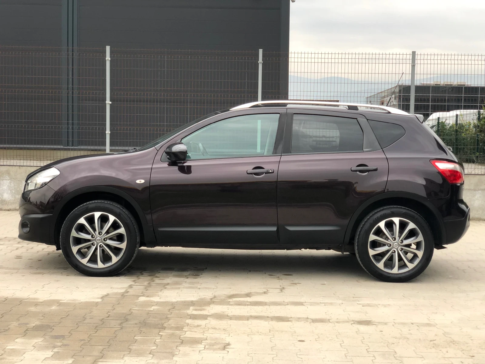 Nissan Qashqai 2.0i Facelift Tekna* Пълна Сервизна История* Кожа, снимка 5 - Автомобили и джипове - 55086173
