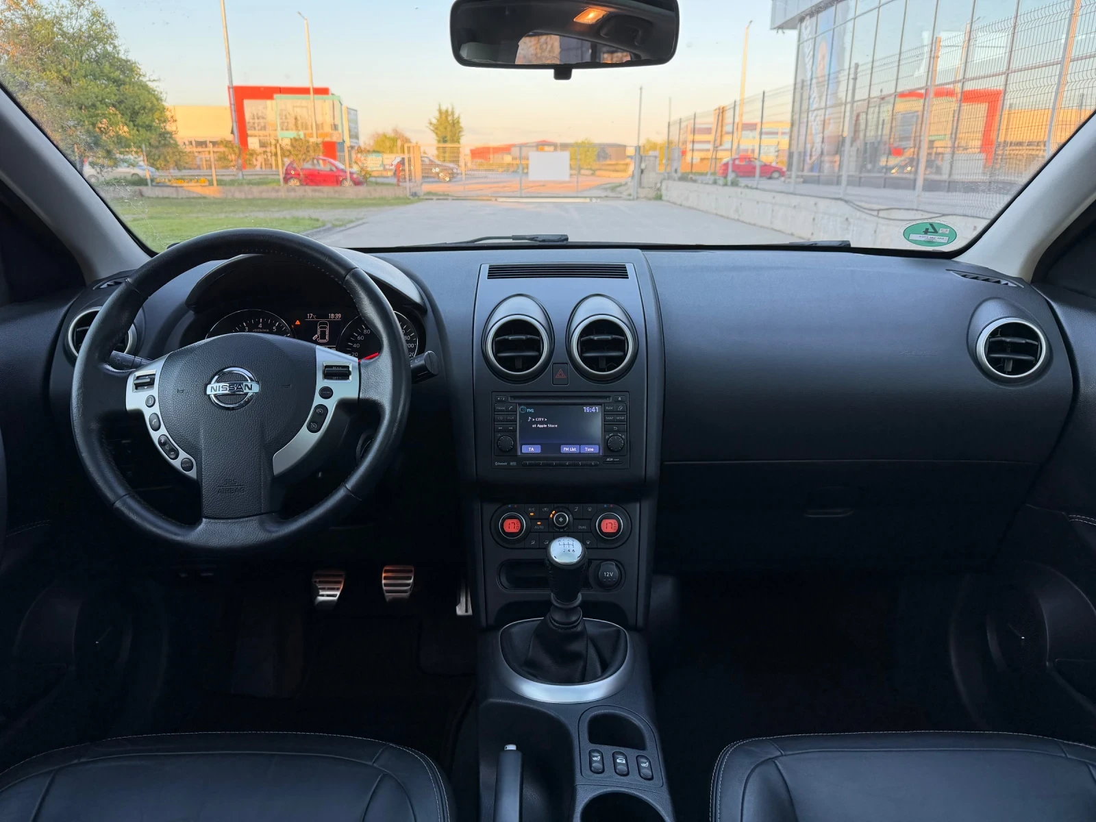 Nissan Qashqai 2.0i Facelift Tekna* Пълна Сервизна История* Кожа, снимка 13 - Автомобили и джипове - 55086173