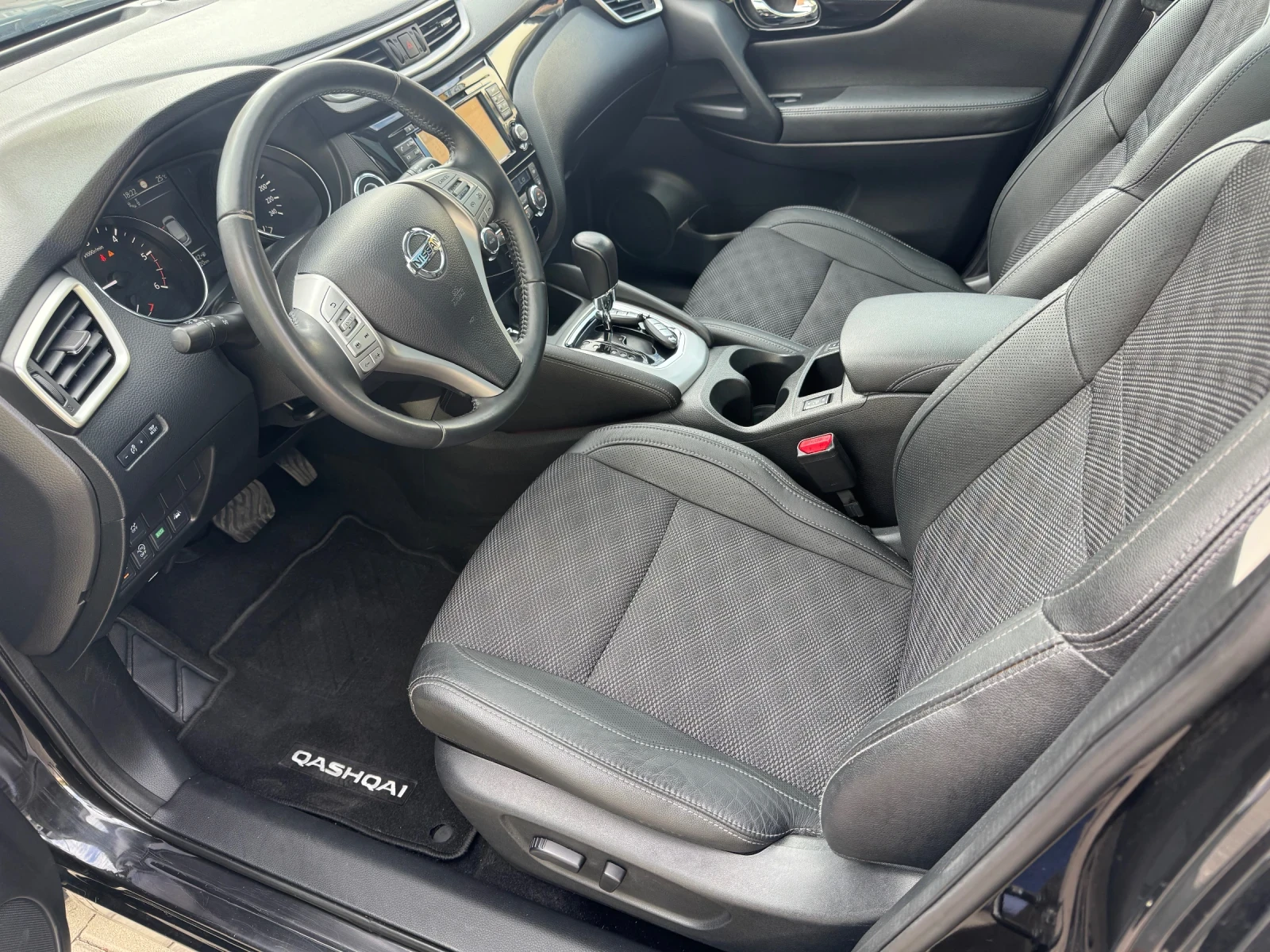 Nissan Qashqai 1.6 DCI , снимка 9 - Автомобили и джипове - 55137718