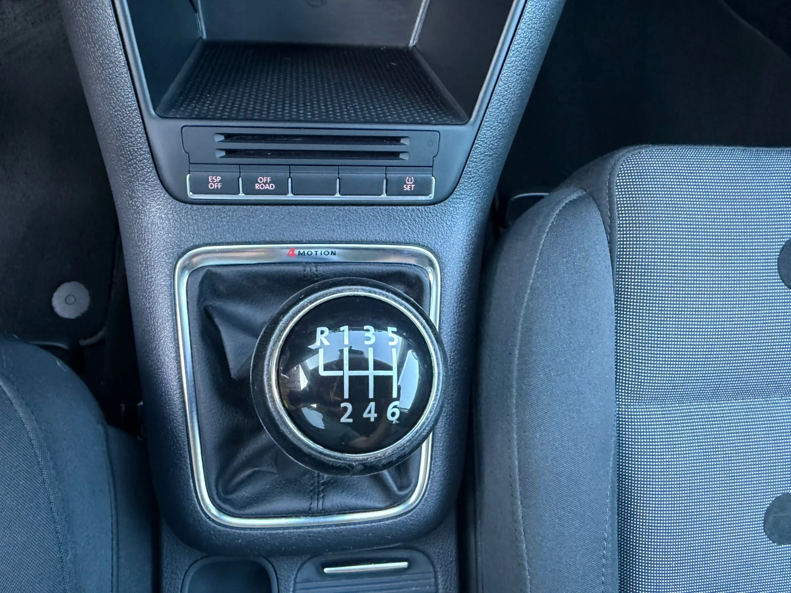 VW Tiguan 2.0TDI* 4MOTION* REALNI KM* , снимка 15 - Автомобили и джипове - 55795375
