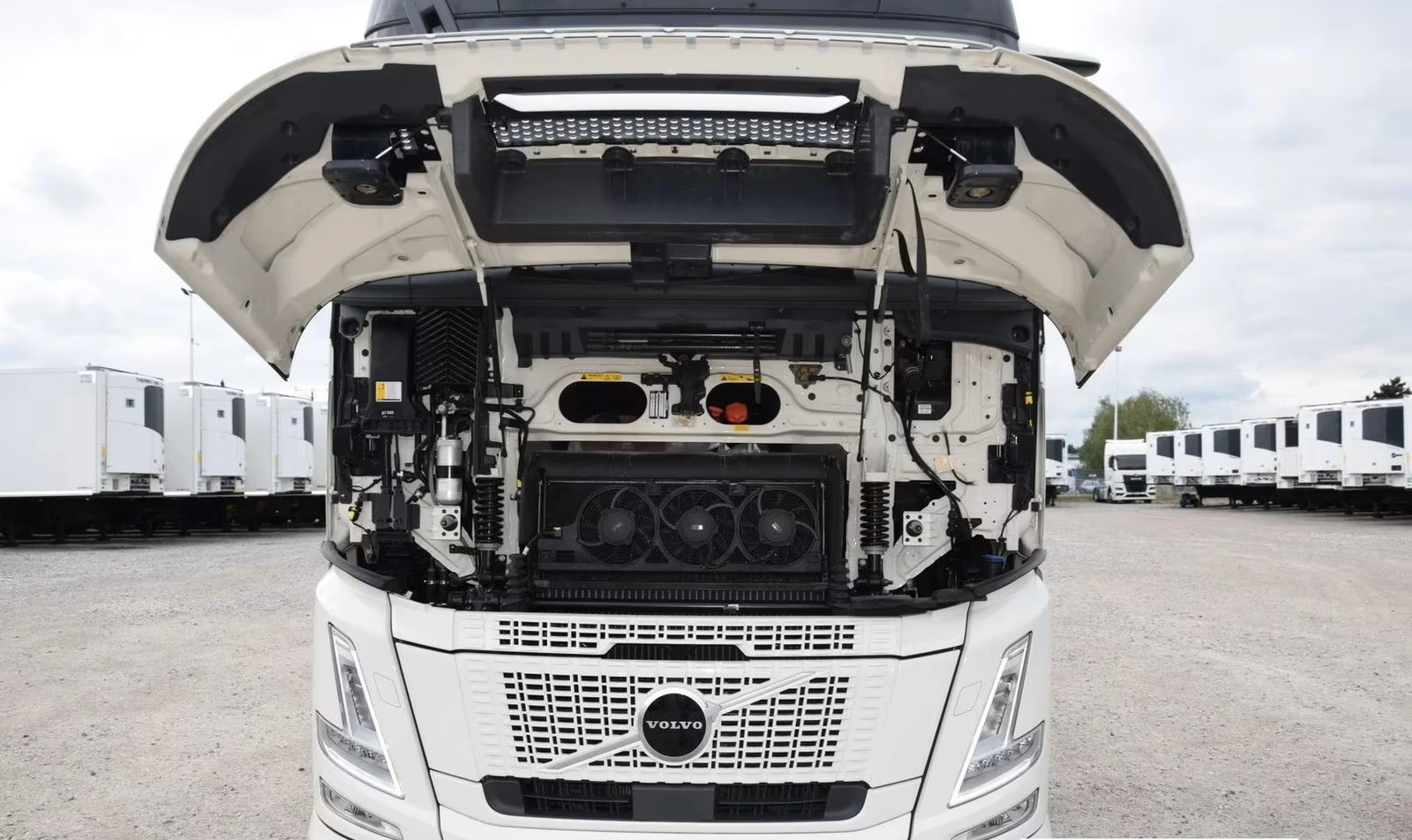 Volvo Fh FH 460* AERO* XL* ACC* I-SAVE* СТАЦ.КЛИМА* 2x610л., снимка 6 - Камиони - 55331077