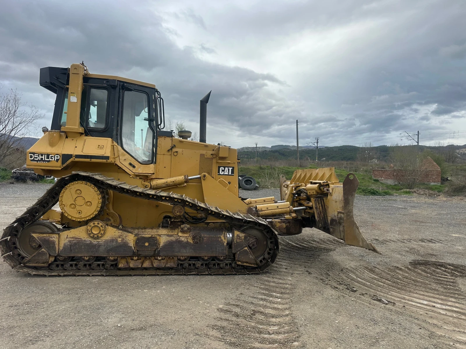 Булдозер Cat D5, снимка 4 - Индустриална техника - 54071378