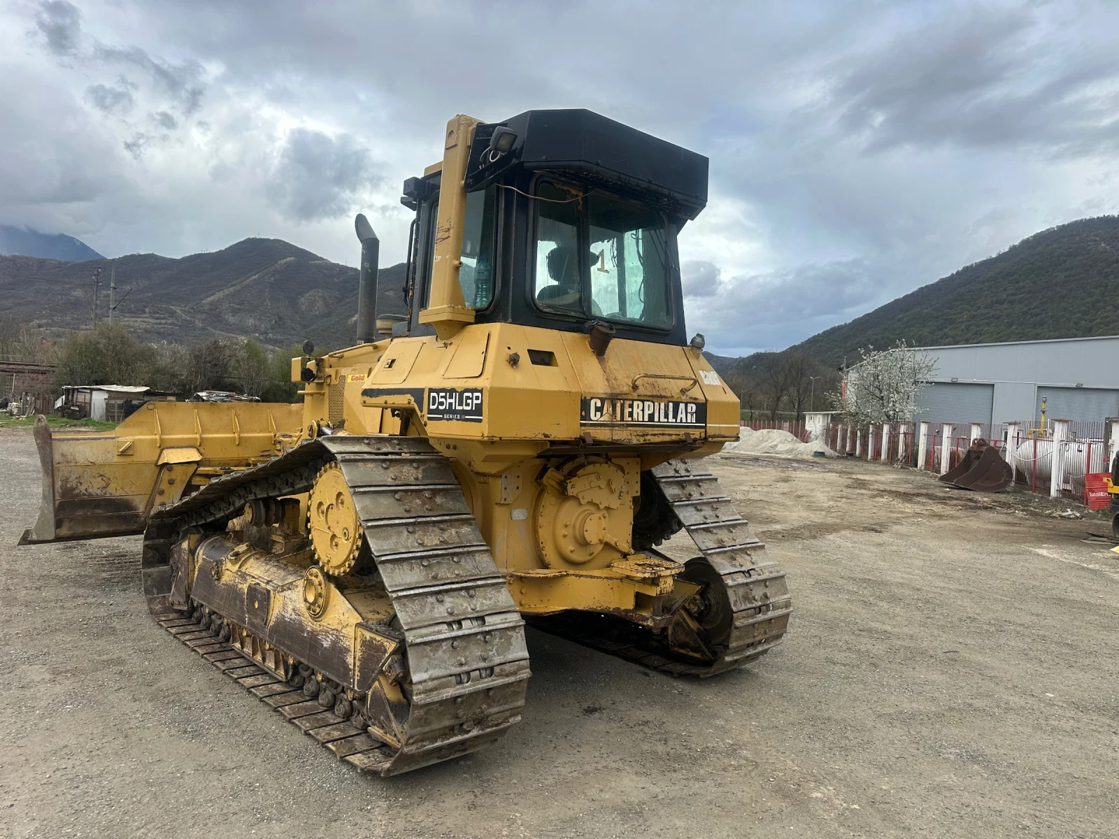 Булдозер Cat D5, снимка 6 - Индустриална техника - 54071378