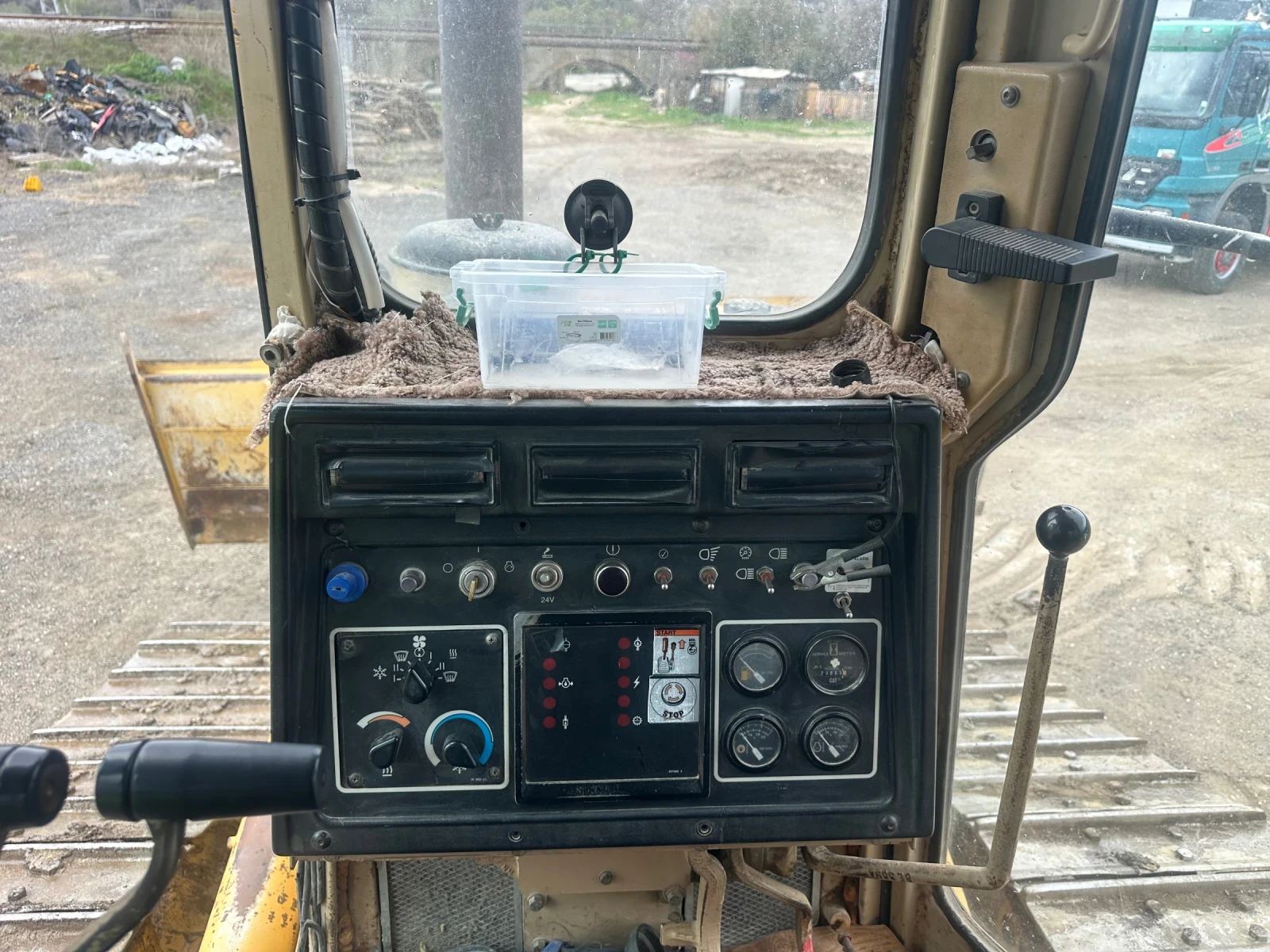 Булдозер Cat D5, снимка 8 - Индустриална техника - 54071378