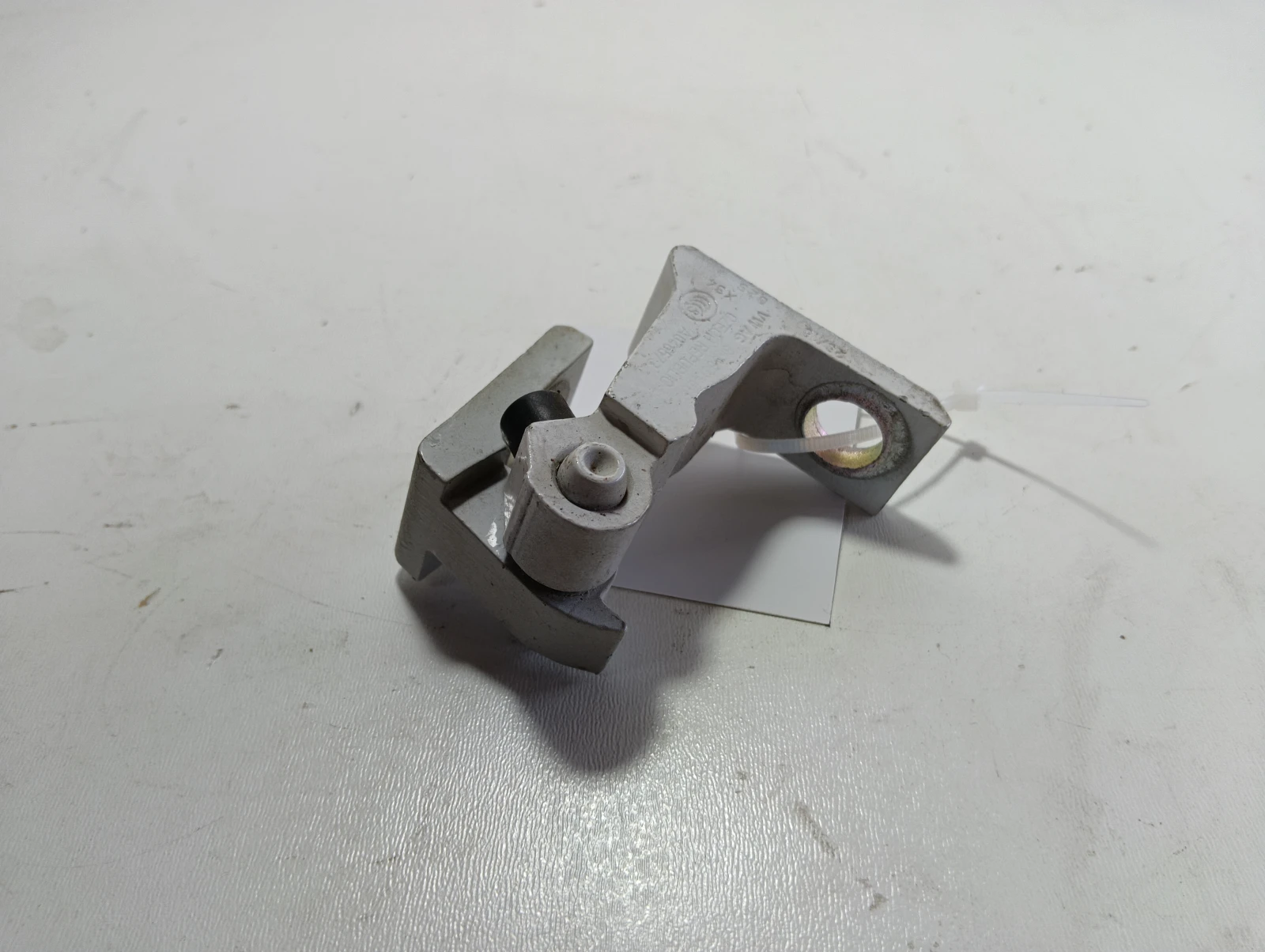 панта предна лява 8K0831401P Skoda Rapid