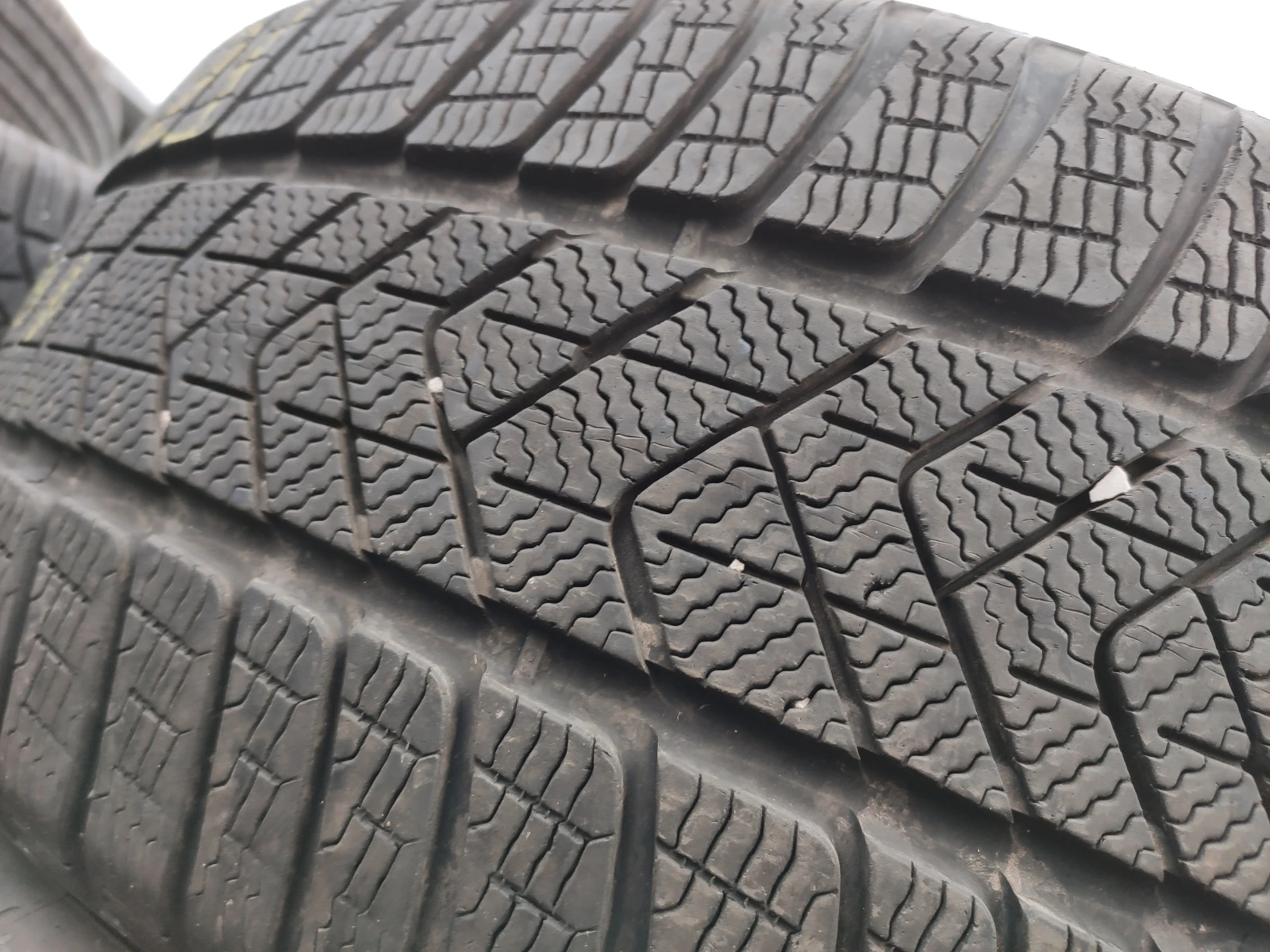 Гуми Зимни 255/35R21