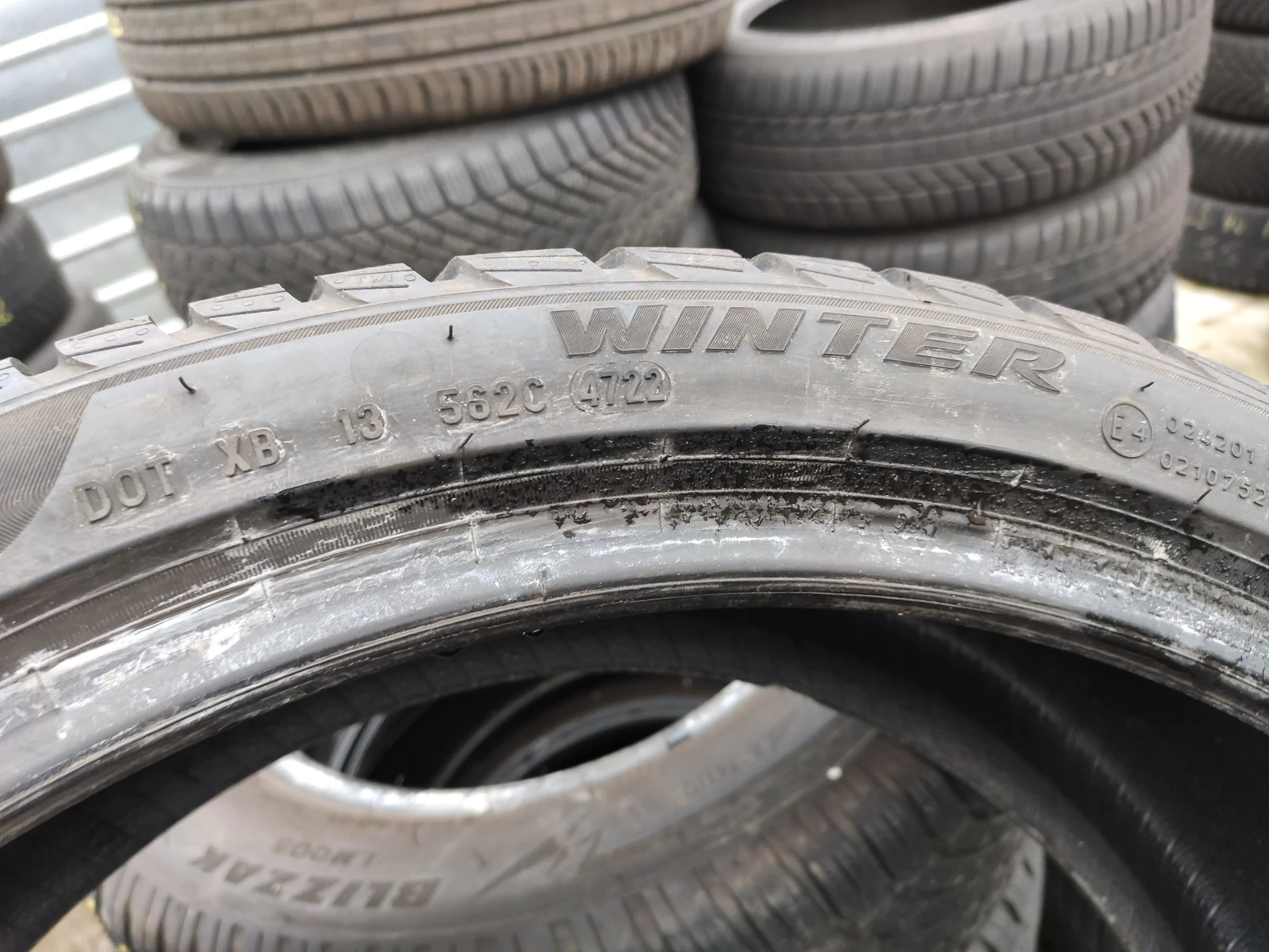 Гуми Зимни 255/35R21, снимка 6 - Гуми и джанти - 54633650