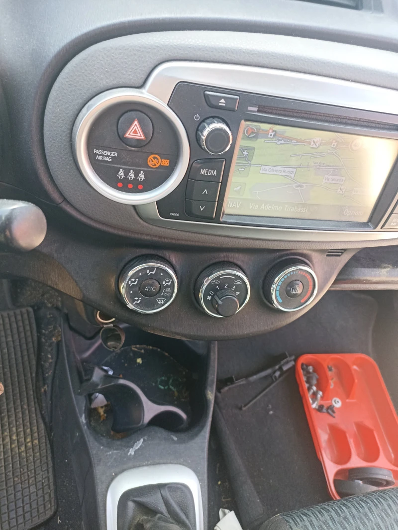 Toyota Yaris 1.0I - 1, 4D4D, снимка 13 - Автомобили и джипове - 44470339