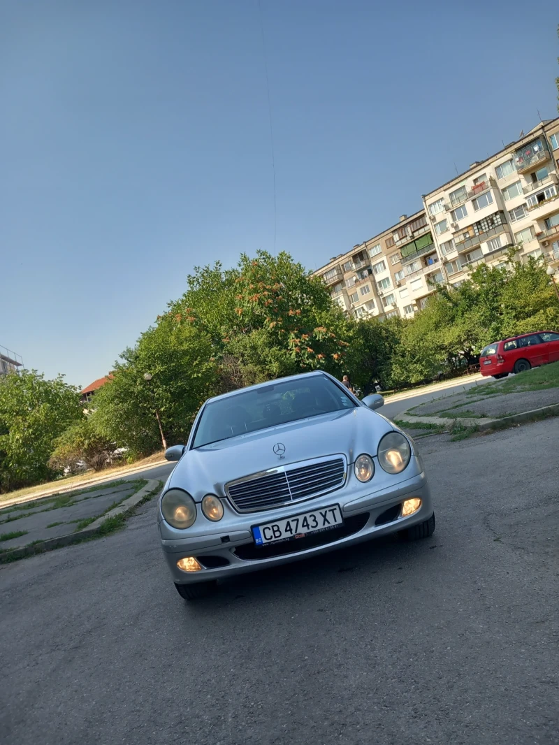 Mercedes-Benz E 220, снимка 1 - Автомобили и джипове - 47141117