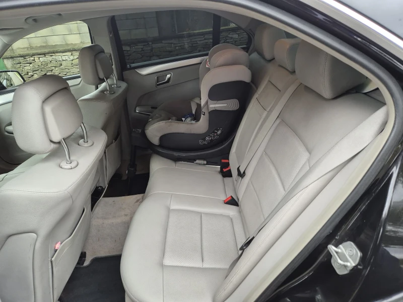 Mercedes-Benz E 220, снимка 8 - Автомобили и джипове - 51994581