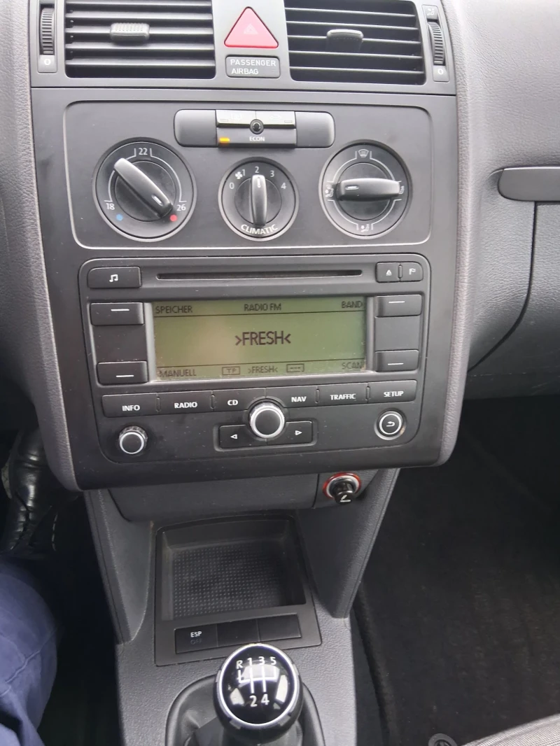 VW Touran 1.6 бензин 102 кс, снимка 5 - Автомобили и джипове - 52513939