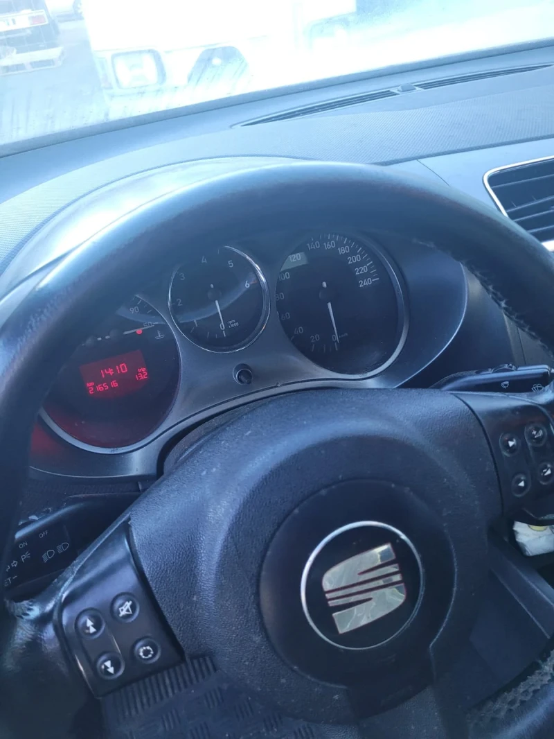 Seat Leon, снимка 15 - Автомобили и джипове - 53327833