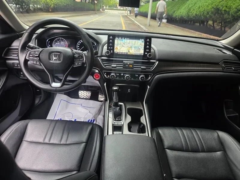 Honda Accord 1.5 Turbo, снимка 5 - Автомобили и джипове - 55841822