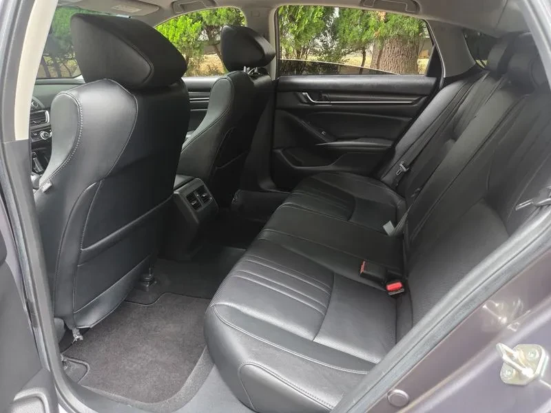 Honda Accord 1.5 Turbo, снимка 16 - Автомобили и джипове - 55841822