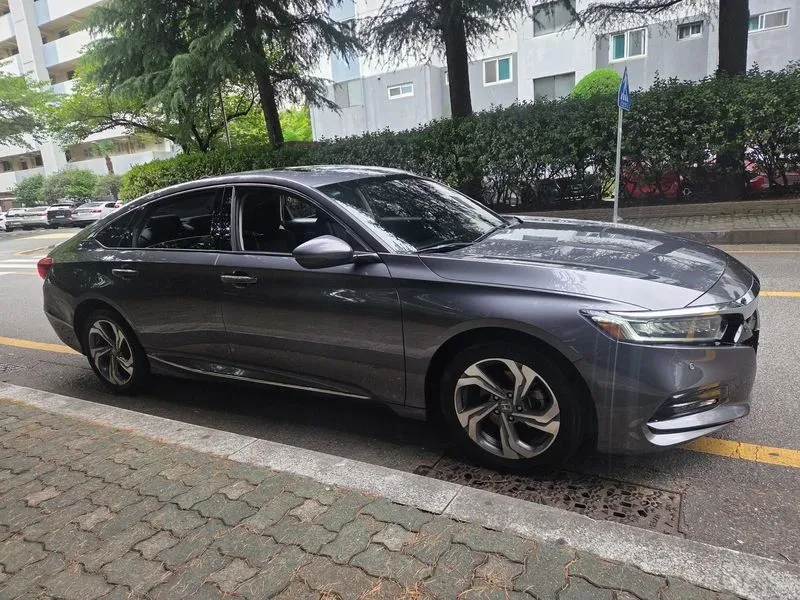 Honda Accord 1.5 Turbo, снимка 3 - Автомобили и джипове - 55841822