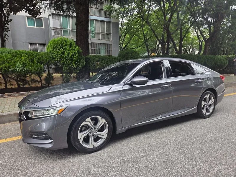 Honda Accord 1.5 Turbo, снимка 2 - Автомобили и джипове - 55841822