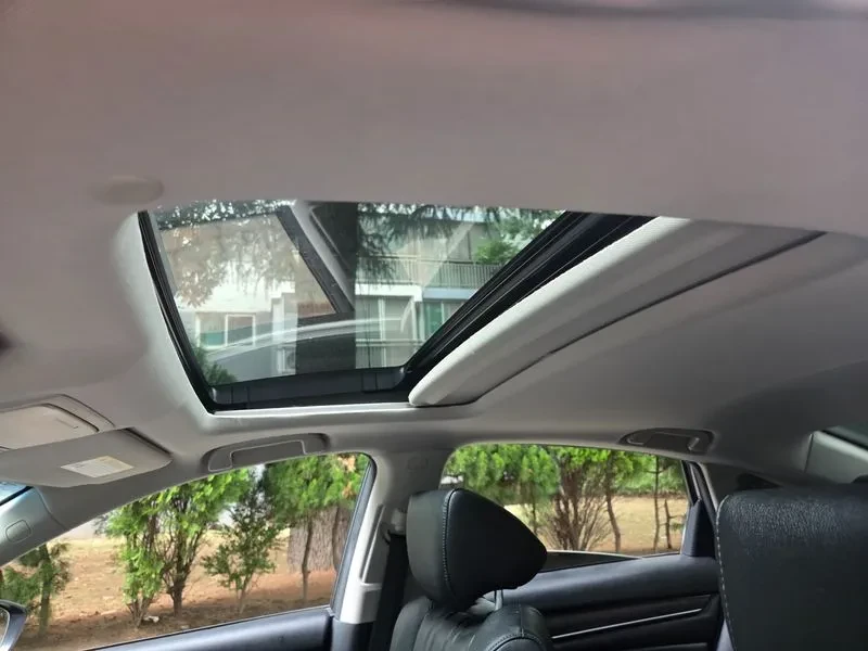 Honda Accord 1.5 Turbo, снимка 11 - Автомобили и джипове - 55841822
