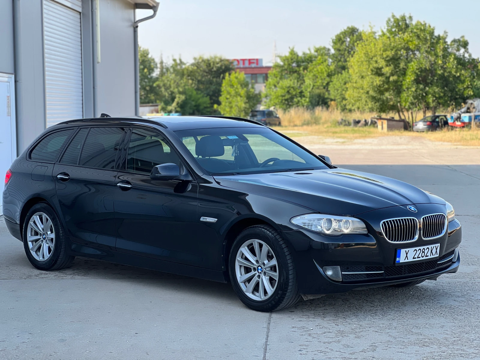 BMW 520 * PANO* , * Keyless* , * 163hp* , * Shadow* РЕАЛНИ - изображение 2