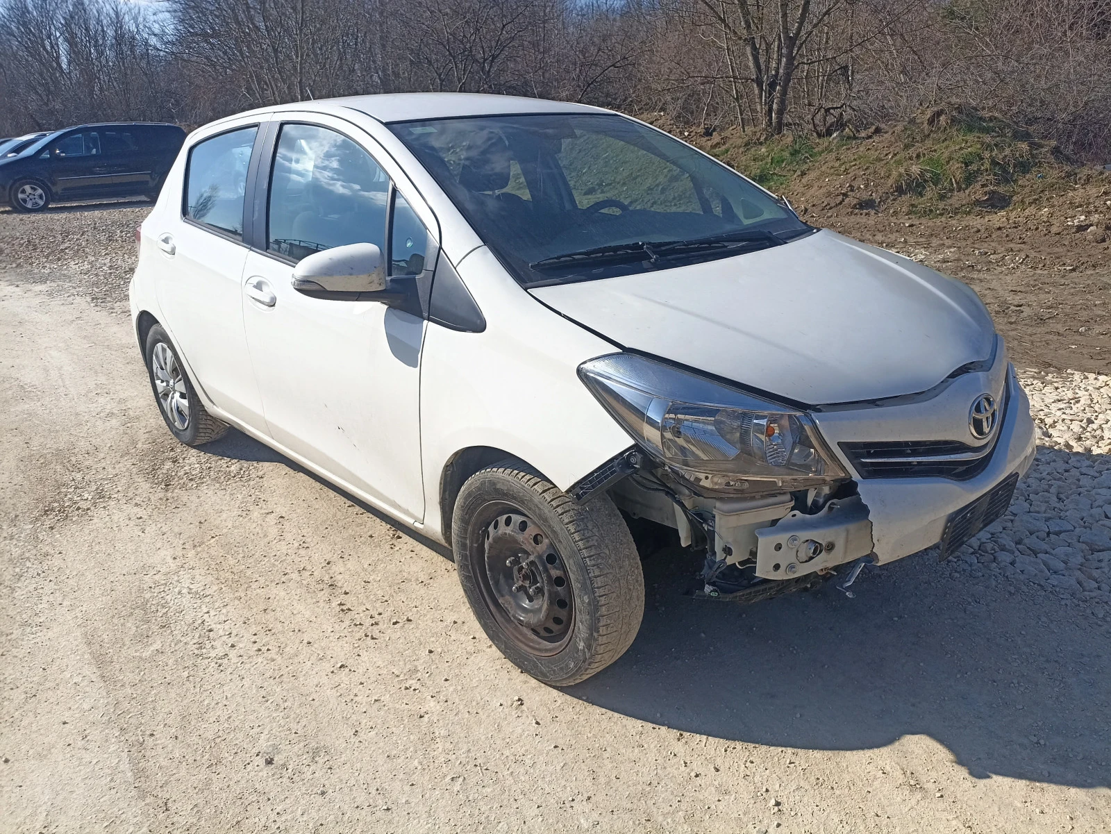 Toyota Yaris 1.0I - 1, 4D4D - изображение 4