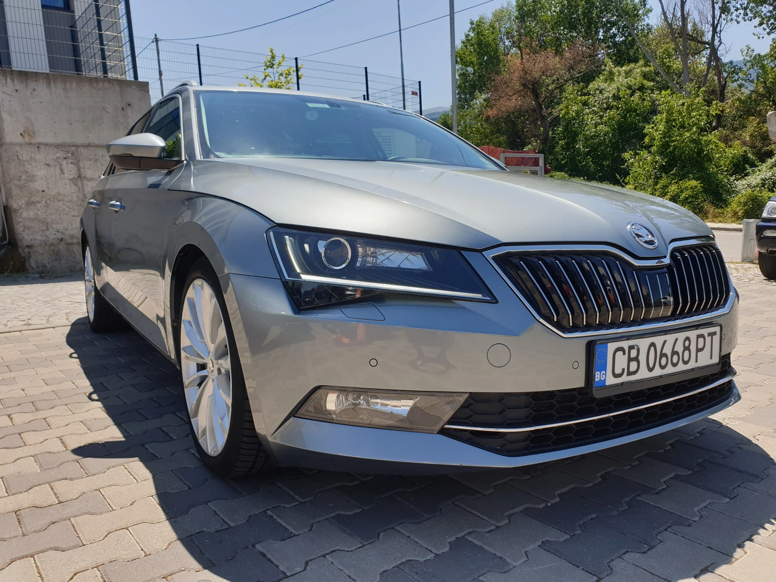 Skoda Superb 2.0TDI DSG - изображение 3