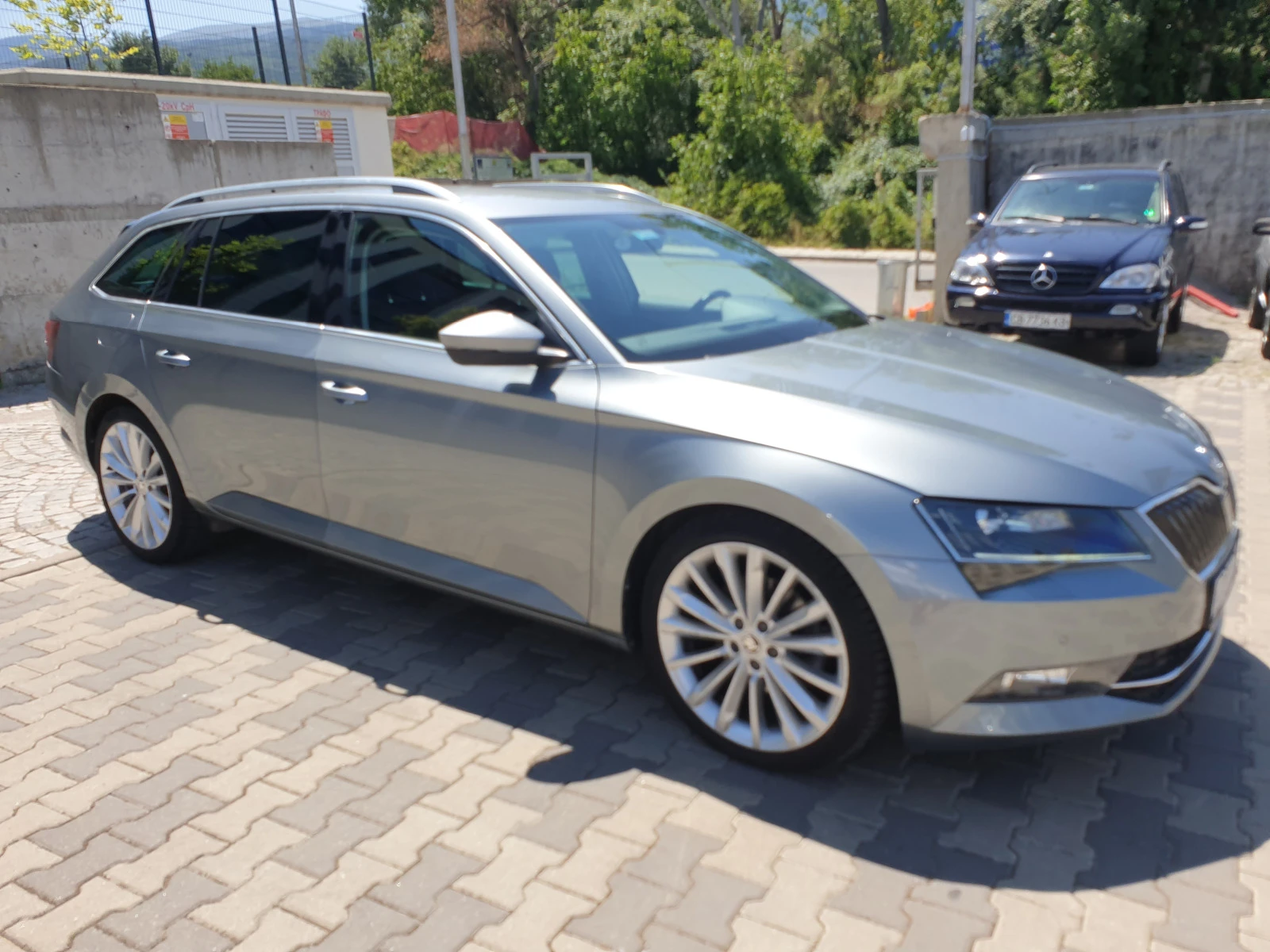 Skoda Superb 2.0TDI DSG - изображение 4