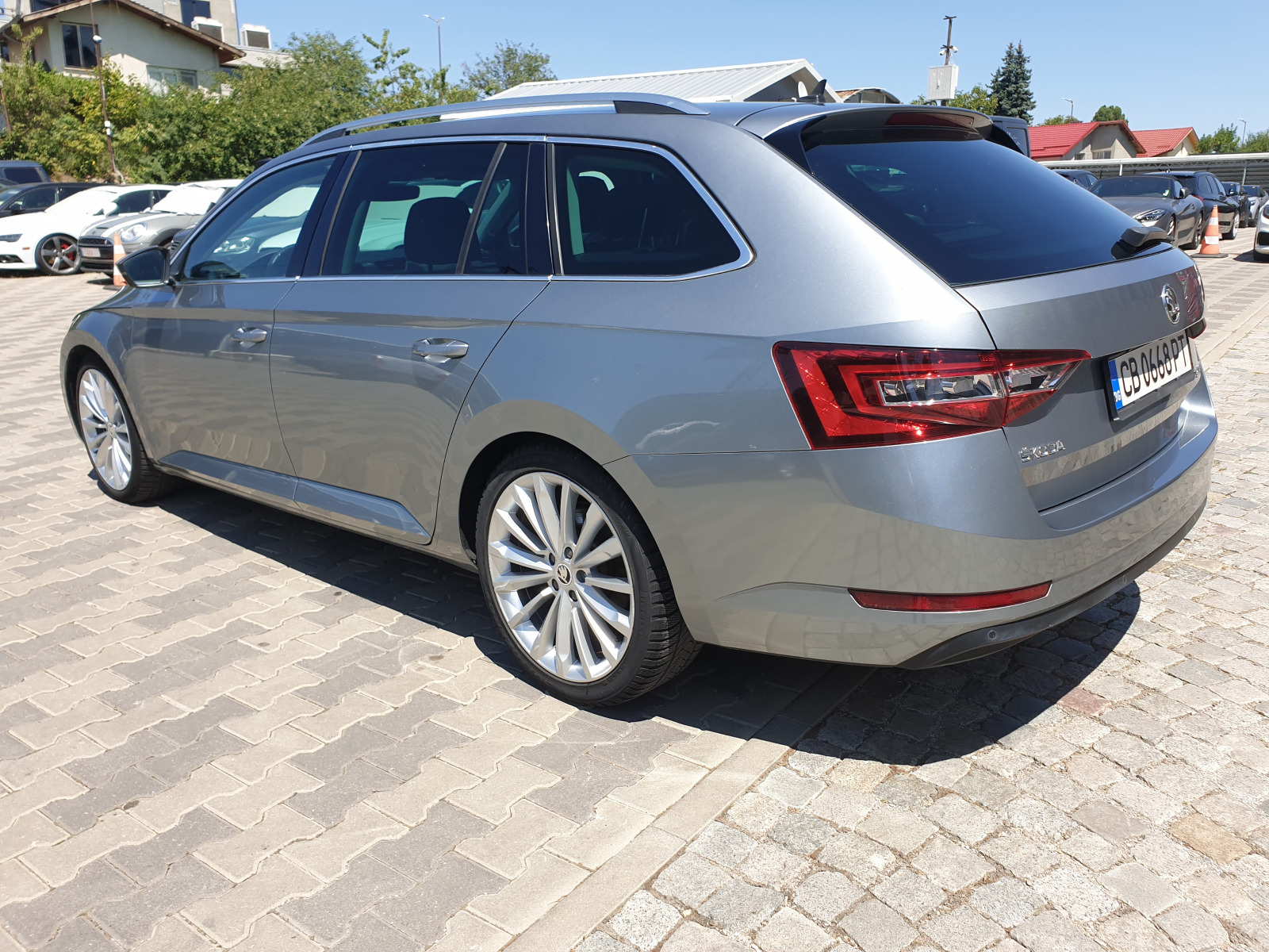 Skoda Superb 2.0TDI DSG - изображение 8