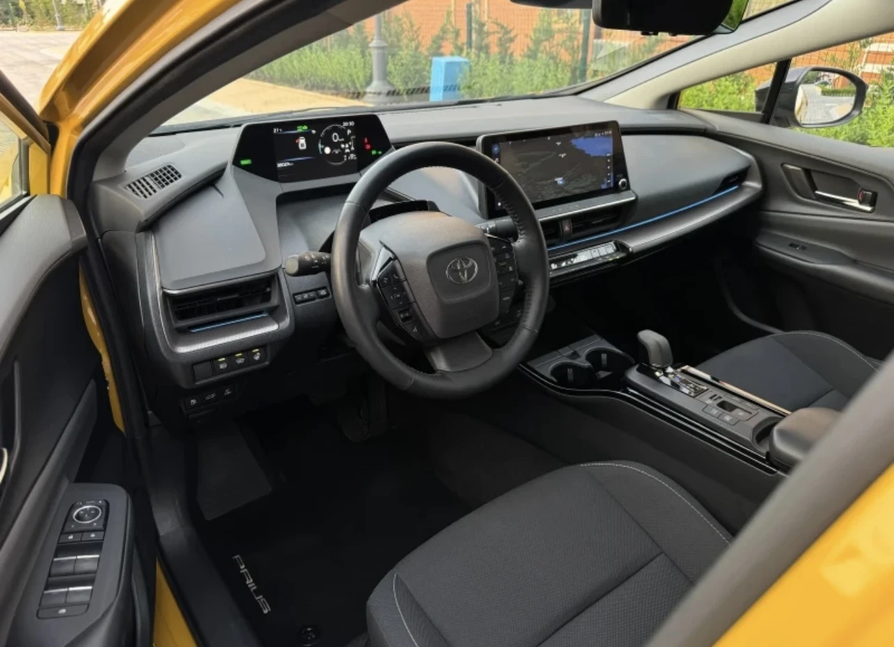 Toyota Prius Gold / 10 ГОДИНИ ГАРАНЦИЯ / Plug in Hybrid НАЛИЧЕН - изображение 9