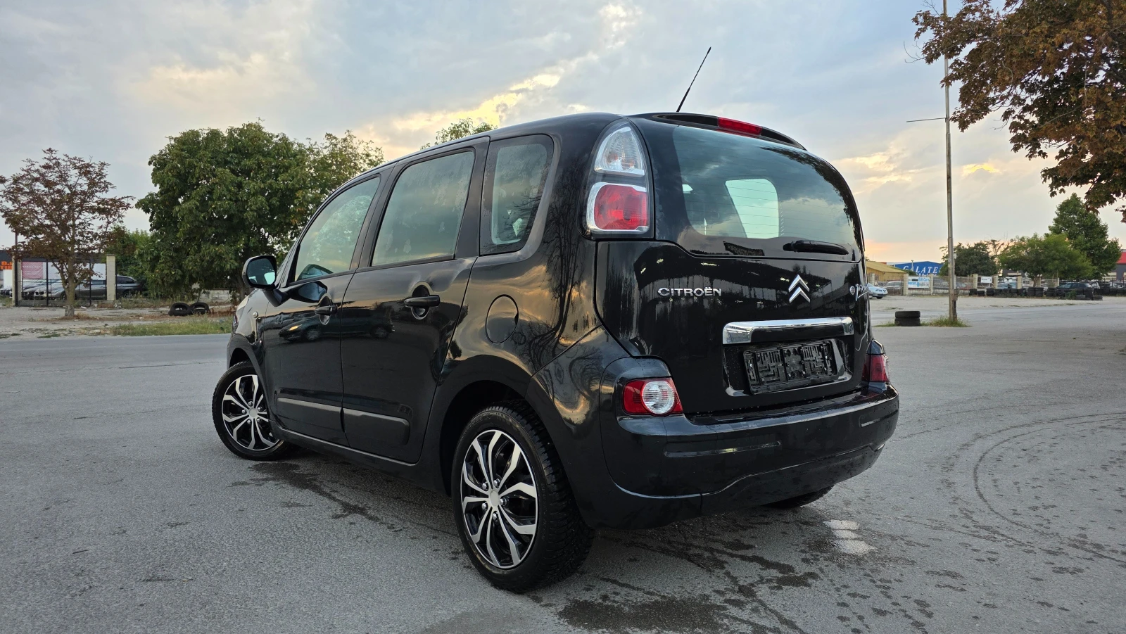 Citroen C3 Picasso KATO ЧИСТО НОВ - изображение 4
