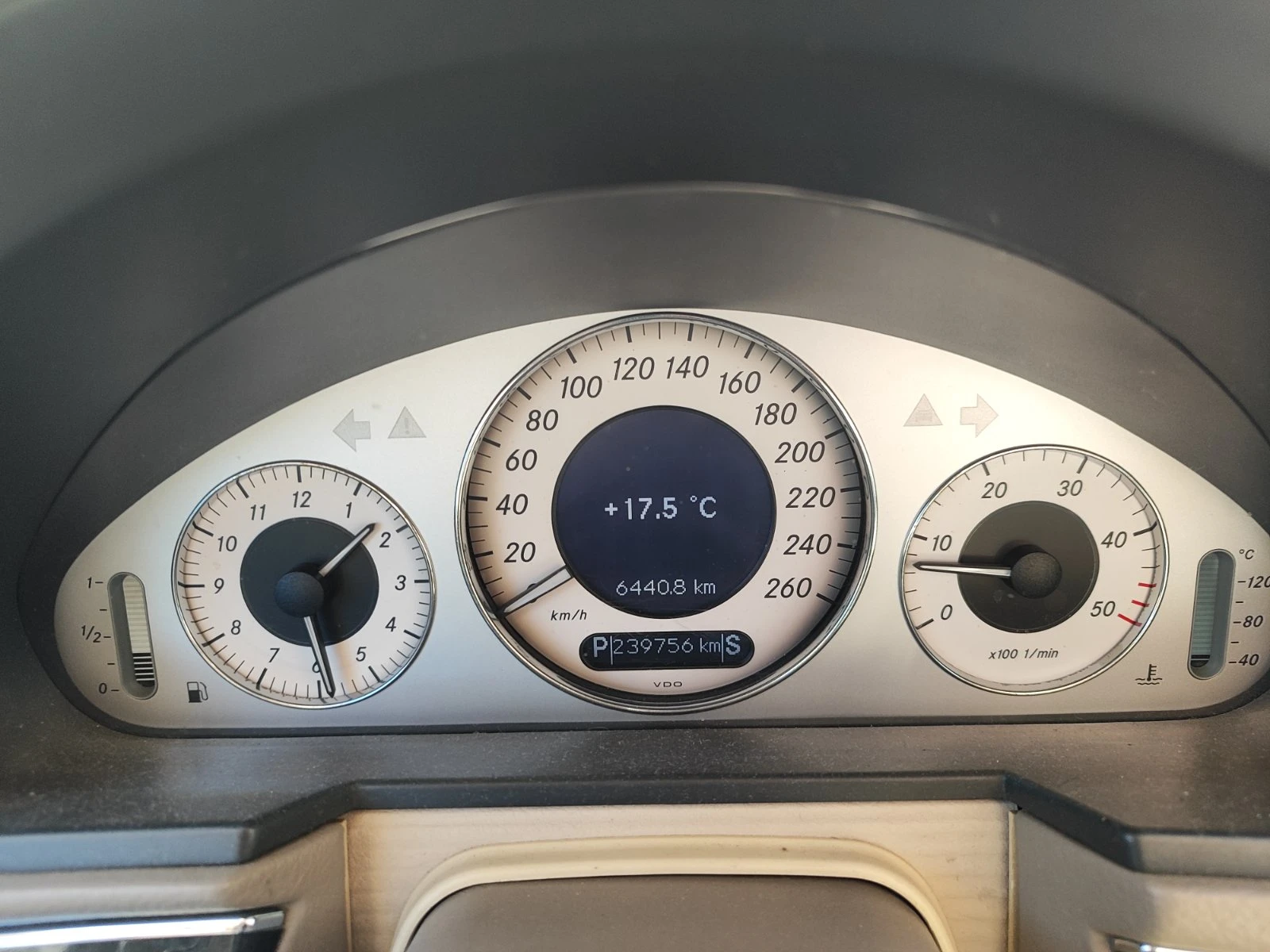 Mercedes-Benz E 320 CDI AMG optic - изображение 9