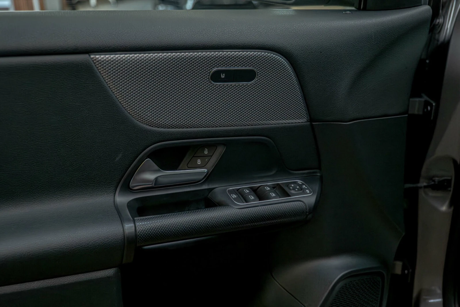 Mercedes-Benz GLA 180 d/Virtual/Панорама/Подгрев/Thermatic/8g Tronic - изображение 10