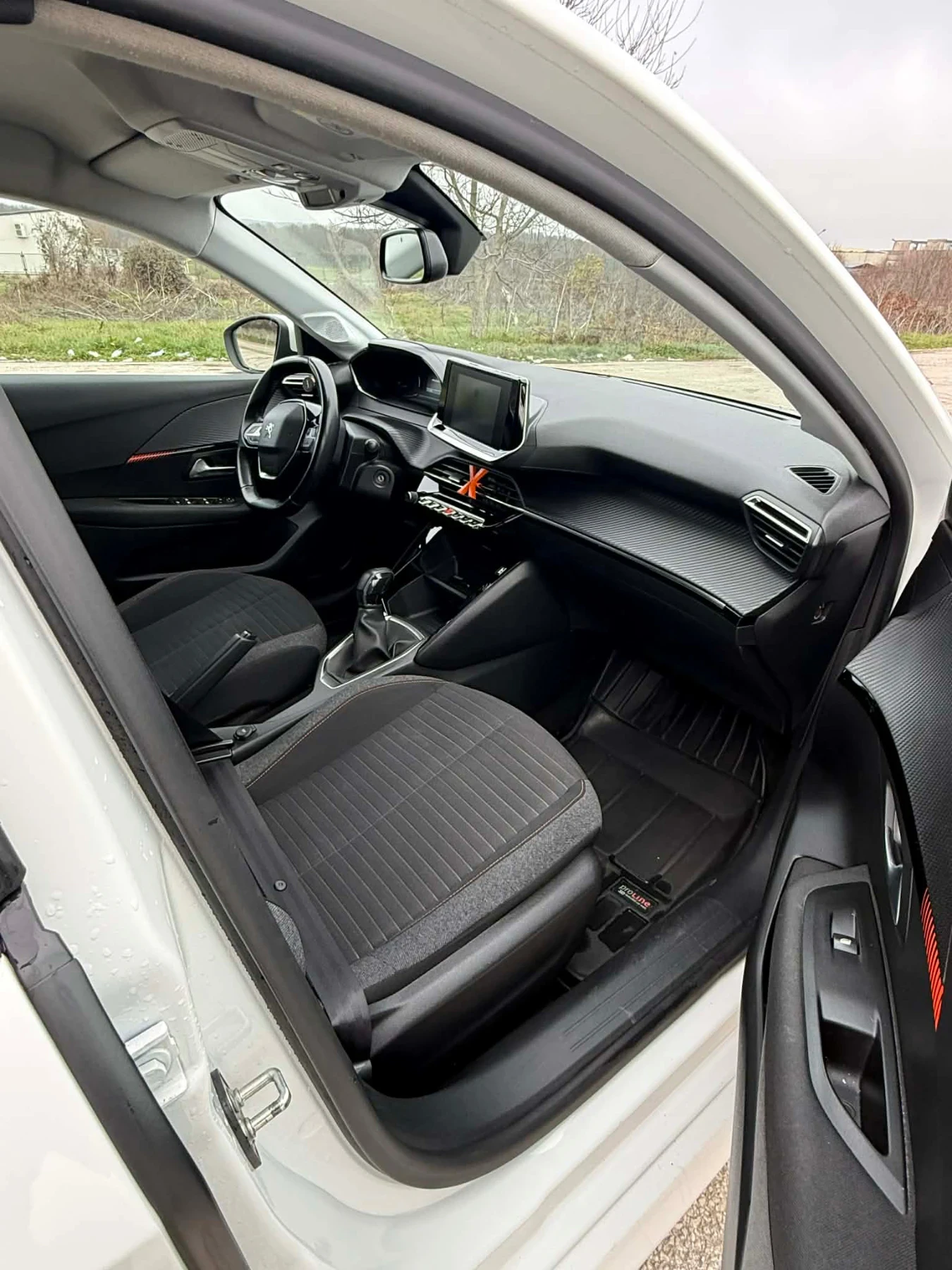 Peugeot 208 1.2 PureTech  - изображение 9