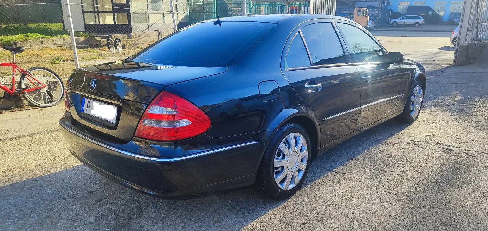 Mercedes-Benz E 240 LPG, снимка 5 - Автомобили и джипове - 53875939